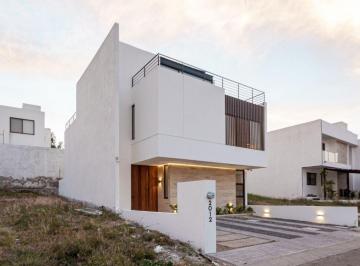 Casa de 4 habitaciones, Querétaro · Casa en Venta en Preserve Juriquilla | Recámara en Planta Baja, Área de Juegos y Roof Garden