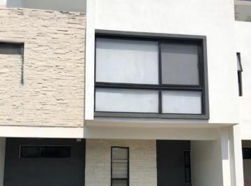 Casa · 195m² · 4 Recámaras · 2 Estacionamientos · Casa con Jardín en Venta Cumbres Residencial
