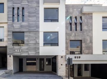 Casa · 260m² · 4 Recámaras · 2 Estacionamientos · Casa en Venta Paseo del Vergel Carretera Nacional