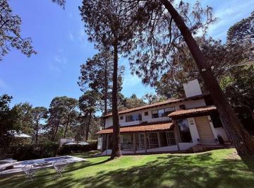 f657dce972770d7c37c6c80e90ba996f5987e78c701efac0f9c4067b3867cac0 · Casa en Venta Valle de Bravo/ Avandaro