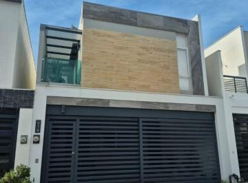Casa de 3 habitaciones, Monterrey · Casa en Venta en Puerta de Hierro Cumbres Privada