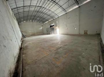 Bodega comercial · 411m² · 1 Estacionamiento · Bodega en Venta en El Centro de San Andrés Tuxtla, Ver.