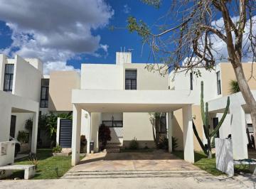 Casa en condominio de 3 habitaciones, Conkal · En Venta Preciosa Casa de 3 Recámaras con Piscina en Privada Zensia Conkal