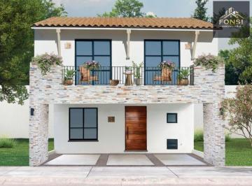 Casa · 251m² · 3 Recámaras · 3 Estacionamientos · Casa en Venta en Lombardía, Hermosa Vista, Muy Cerca de Amenidades