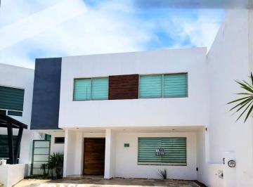 Casa de 3 habitaciones, Morelia · Casa a La Venta en Vistas Altozano