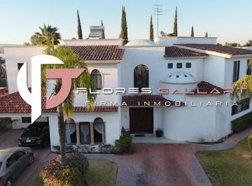 Casa en condominio · 505m² · 5 Recámaras · 4 Estacionamientos · Casa en Venta en Residencial Jardines del Lago Al Poniente de La Ciudad de Aguascalientes