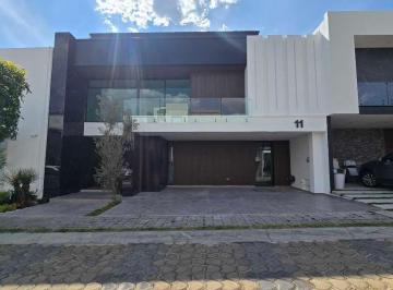 Casa · 377m² · 4 Recámaras · 2 Estacionamientos · Casa en Venta en Parque Berna Angelopolis
