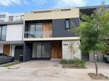 Casa de 4 habitaciones, Zapopan · Casa en Venta en Solares, Zona Real, Zapopan