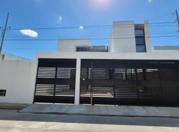 Casa de 5 habitaciones, Mérida · Casa Amueblada con Amplio Jardín, en Venta, Cholul, Mérida
