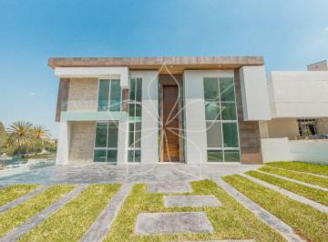 Casa de 5 habitaciones, Zapopan · Casa en Venta en Puerta de Hierro, Zona Andares, Zapopan