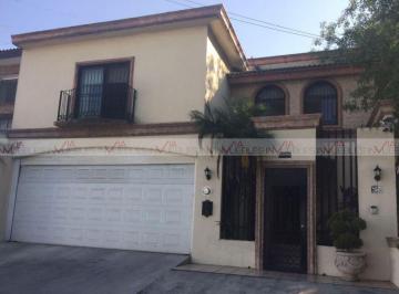 Casa · 323m² · 4 Recámaras · 2 Estacionamientos · Casa en Venta en Monterrey