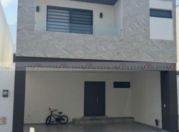 Casa · 240m² · 3 Recámaras · 2 Estacionamientos · Casa en Venta en García
