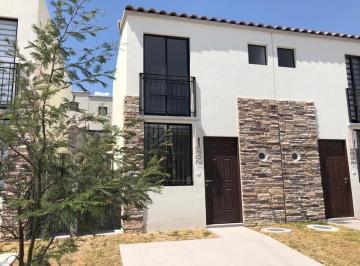 Casa en condominio · 61m² · 2 Recámaras · 1 Estacionamiento · Casa en Renta en Capital Sur