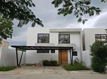 Casa de 3 habitaciones, Mérida · Casa en Venta en Aire Puro Residencial Mérida con Recamara en Pb y Doble Altura