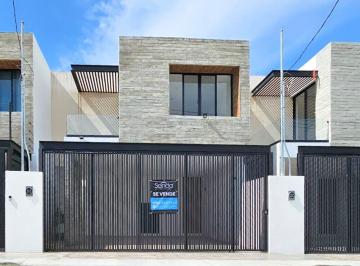 Casa de 3 habitaciones, Mérida · Casa en Venta en Mérida Temozón Norte de Dos Plantas con Equipamiento