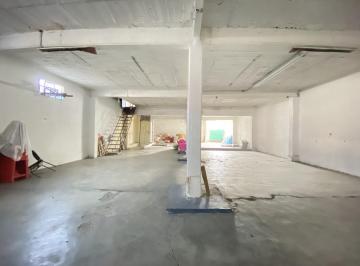 Local comercial · 600m² · Bodega de 3 Niveles con Amplios Espacios