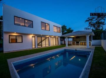 Casa · 385m² · 4 Recámaras · Casa - Fraccionamiento Lomas de Cocoyoc