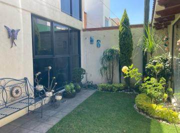 Casa · 251m² · 3 Recámaras · 2 Estacionamientos · Casa Remodelada en Venta