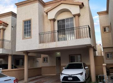 Casa · 165m² · 3 Recámaras · 2 Estacionamientos · Casa en Venta en Canto de Calabria Zona Sendero