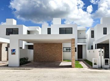 Casa de 3 habitaciones, Mérida · Casa en Venta en Merida Lucciana Residencial Recamara en Planta Baja Alberca