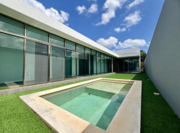 Casa de 3 habitaciones, Conkal · Casa de 1 Planta, con Alberca, en Privada con Amenidades.