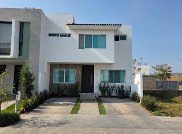 Casa de 4 habitaciones, Zapopan · Casa en Renta en Valeira Solares
