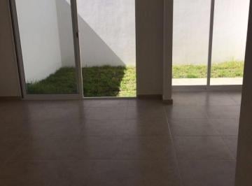 CASA DENTRO DE PRIVADA EN 2 NIVELES, EN PB: CUENTA CON SALA, COMEDOR, COCINA EQU · Casa en Venta en Qro Hacienda La Gloria