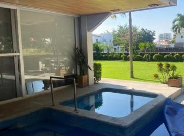 Casa de 5 habitaciones, Emiliano Zapata · Paz y Exclusividad, El Hogar Ideal Dentro del Club de Golf.