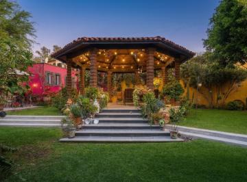 Casa · 343m² · 4 Recámaras · 2 Estacionamientos · Casa Mariposa | Garden Oasis
