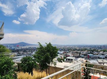 Departamento · 108m² · 1 Recámara · 2 Estacionamientos · Departamento en Venta Cerca de Los Arcos con 2 Niveles y Doble Altura