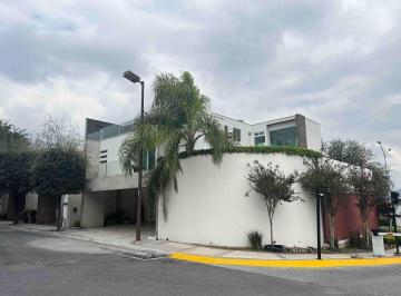 Casa · 499m² · 5 Recámaras · 2 Estacionamientos · Casa en Cumbres Providencia
