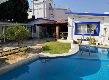 Casa · 350m² · 4 Recámaras · 4 Estacionamientos · Casa en Venta en Privada, Ubicada en Vista Hermosa