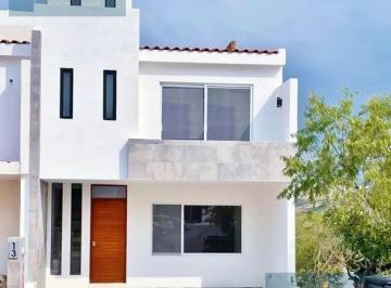 Casa · 218m² · 4 Recámaras · 2 Estacionamientos · Casa en Venta en Pedregal de Schoenstatt