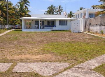 Casa · 2m² · 2 Recámaras · 1 Estacionamiento · Venta de Casa en Costa, fraccionamiento Playa Paraiso