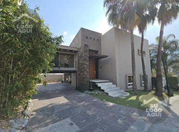 Casa · 692m² · 4 Recámaras · 5 Estacionamientos · Casa en Venta Lomas del Hípico, Monterrey N. L.