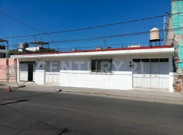 Casa · 226m² · 3 Recámaras · 2 Estacionamientos · Casa en Venta en 11 Norte un Solo Piso - Zona Mercado de Santa Rosa