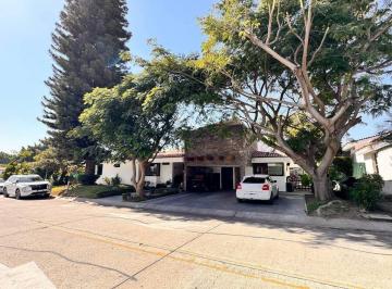 Casa en condominio · 380m² · 4 Recámaras · 2 Estacionamientos · Casa en Venta en Santa Anita Club de Golf