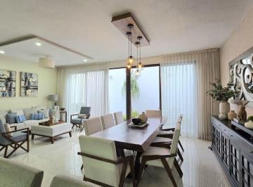 Casa · 240m² · 3 Recámaras · 2 Estacionamientos · Casa en Venta en Colonial Tlaquepaque