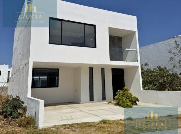 Casa · 237m² · 4 Recámaras · 2 Estacionamientos · Casas en Venta en Cañadas del Arroyo