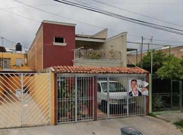 Casa de 4 habitaciones, Guadalajara · Casa en Venta en San Miguel Huentitán, Guadalajara Jalisco.