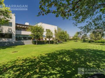 Casa · 1135m² · 4 Recámaras · 8 Estacionamientos · Casa Venta El Campanario, Espectacular Vista Al Campo de Golf
