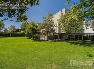 Casa · 1135m² · 4 Recámaras · 8 Estacionamientos · Casa Venta en El Campanario