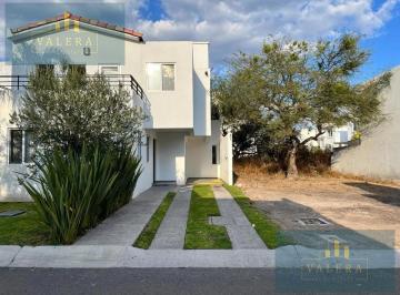 Casa · 168m² · 3 Recámaras · 2 Estacionamientos · Casa en Venta Fracc Real del Bosque Corregidora