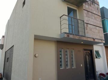Casa · 136m² · 3 Recámaras · 2 Estacionamientos · Casa en Venta en Real Valdepeñas Zapopan
