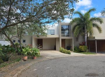 Casa de 5 habitaciones, Mérida · Residencia de Lujo en Venta en Residencial Xcanatún – Amplios Espacios