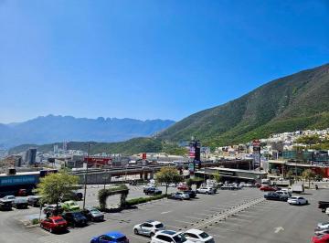 Local comercial · 129m² · 29 Estacionamientos · Locales en Plaza Comercial en Colinas de San Jeronimo Monterrey