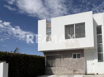 Casa de 3 habitaciones, Corregidora · Venta de Casa con Terreno Excedente en Condominio Colibrí