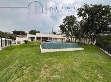 Casa en condominio de 2 habitaciones, Tlajomulco de Zúñiga · Casa en El Palomar | 2,144 m² de Terreno | Alberca y Jardín