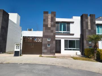 Casa · 213m² · 4 Recámaras · 3 Estacionamientos · Casa en Venta en Privada del Encanto