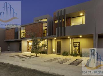 Casa · 151m² · 3 Recámaras · 2 Estacionamientos · Casa en Venta en Zibata con Recamara en Pb